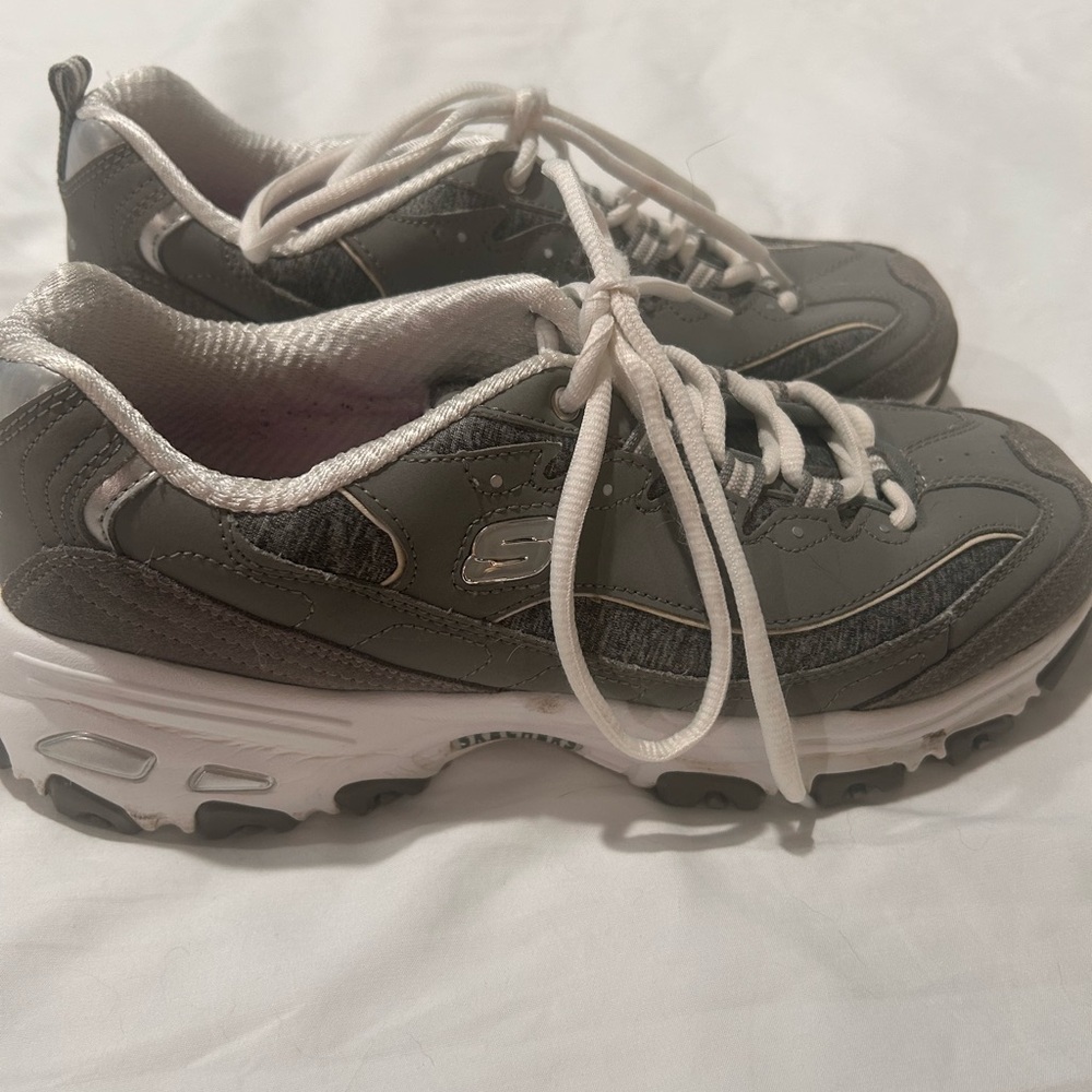 Skechers Gray and White Sneakers with Breathable Mesh - Picture 3 of 8